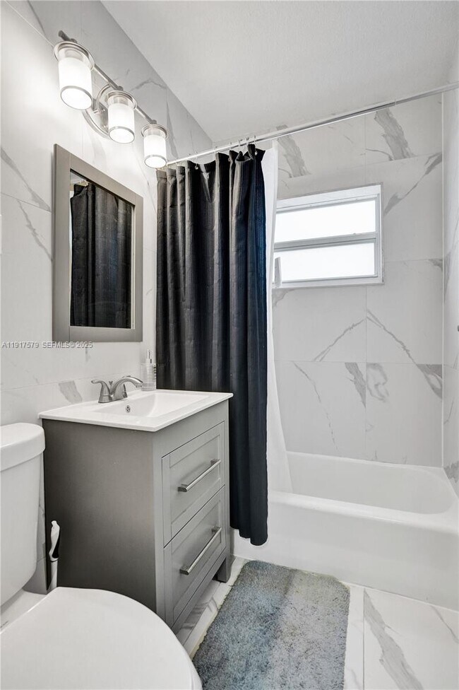 Building Photo - 2281 SW 15th St