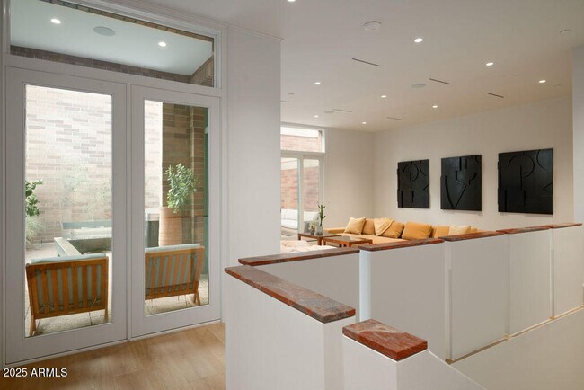 Building Photo - 50 W Palm Ln