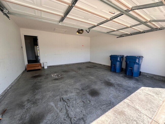 Building Photo - 4BR/2BA Home for Rent in Eastwood w/Basement and Backyard Deck!