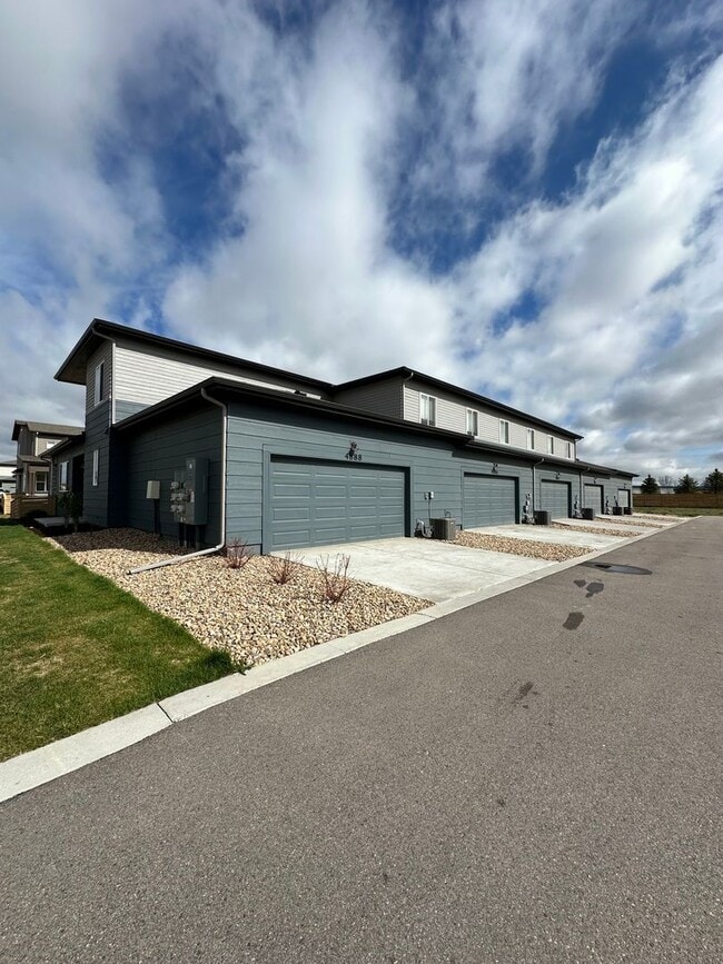 Building Photo - 4888 Denys Dr.