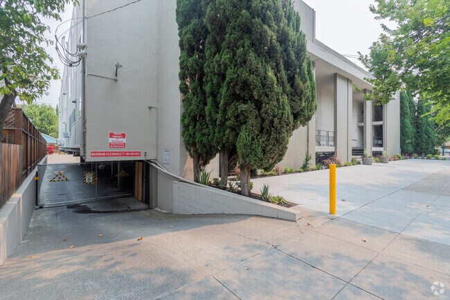 Garage - 470 Apartments