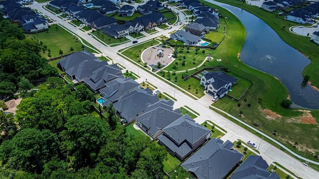 Building Photo - 9722 Dani Lake Dr