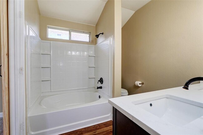 Building Photo - 136 Holmstrom St