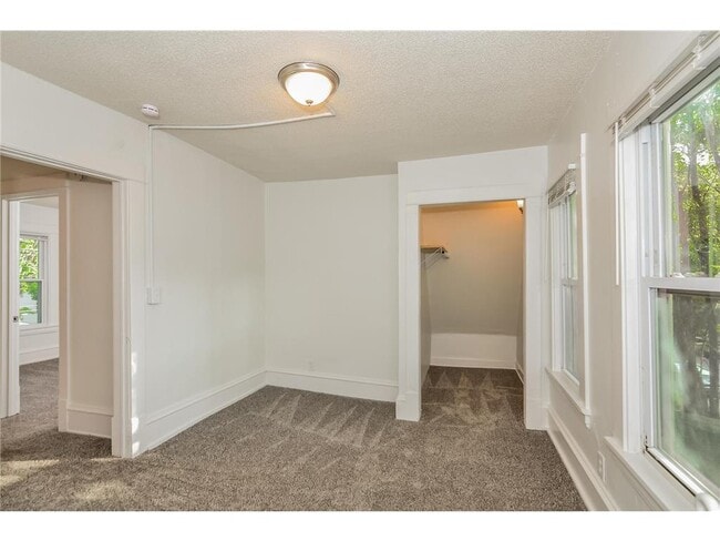 Building Photo - 250 N Irving Ave