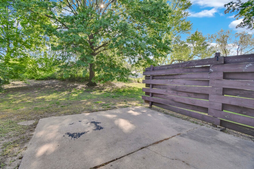 Building Photo - 3702 NE 69th St