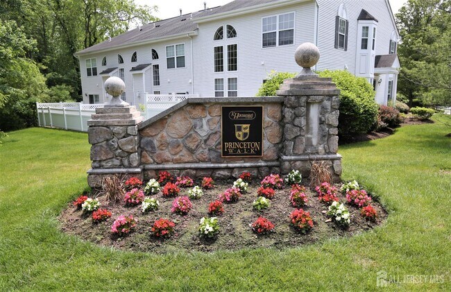 Building Photo - 102 Wellington Park Dr