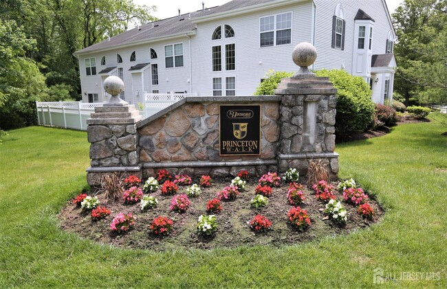 Building Photo - 302 Berkshire Dr