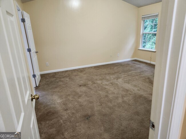 Building Photo - 2135 Pineview Trail