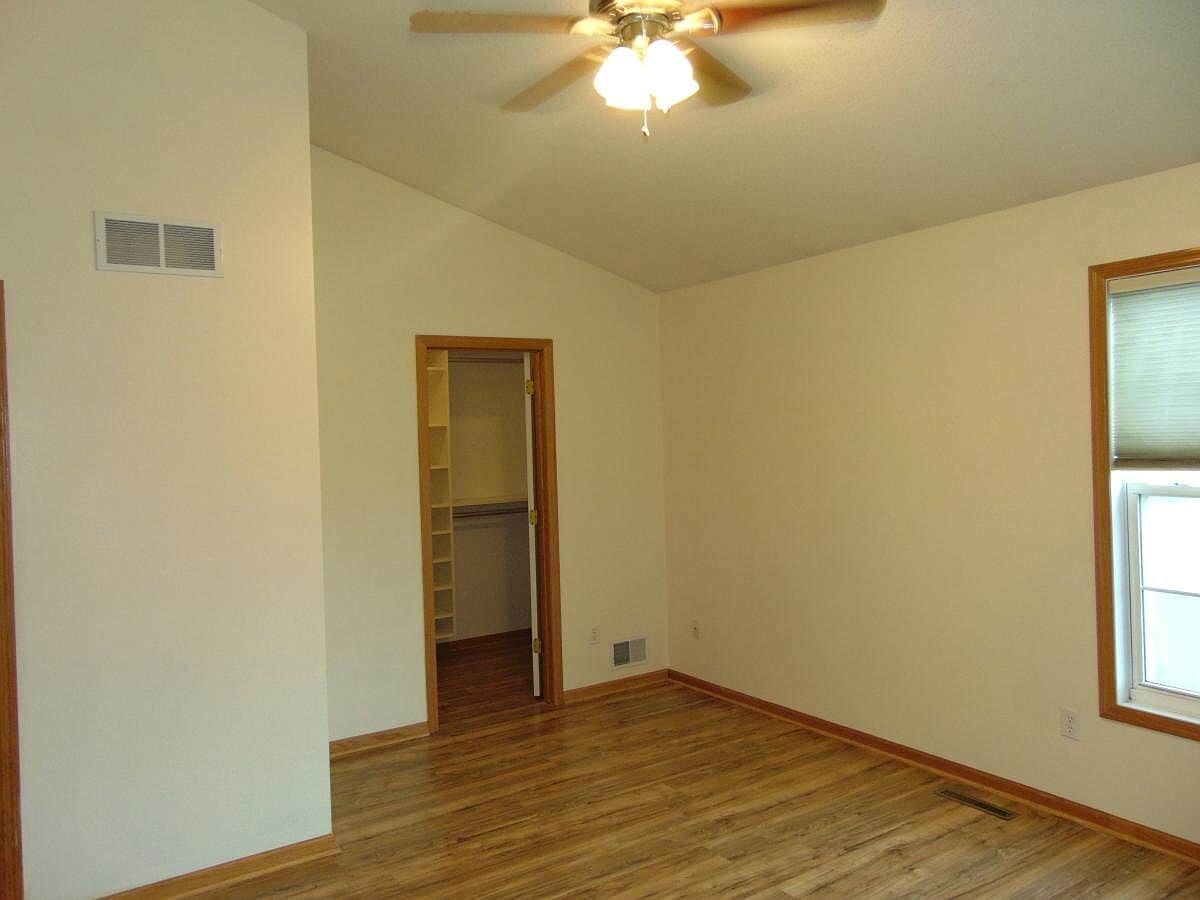 Building Photo - 15871 Foliage Ave