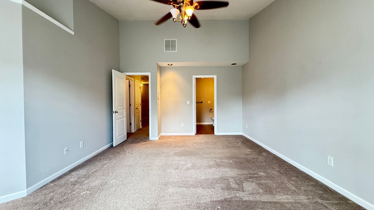 Building Photo - 6190 Elmshorn Way