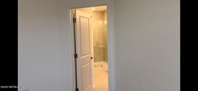 Building Photo - 213 Silver Myrtle Ct