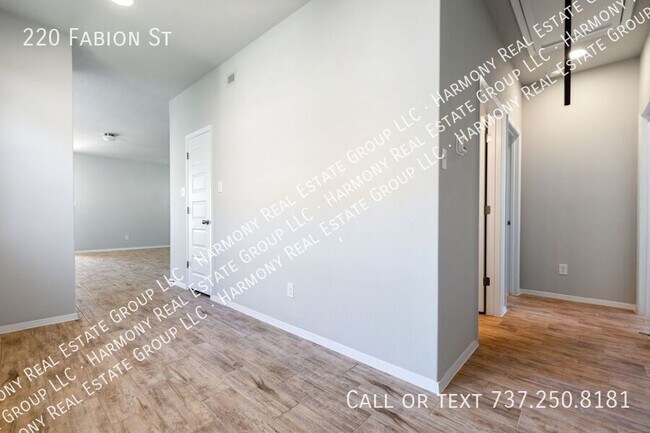 Building Photo - 220 Fabion St