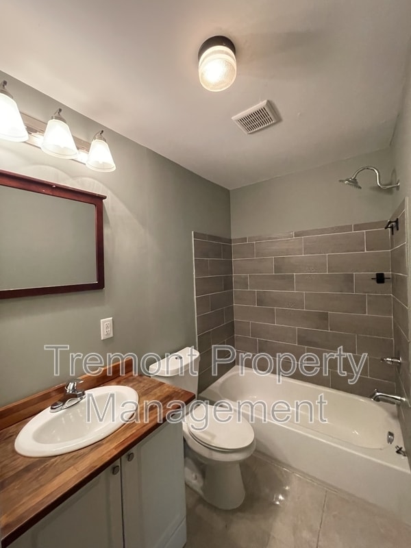 Building Photo - 3206 Campbell St