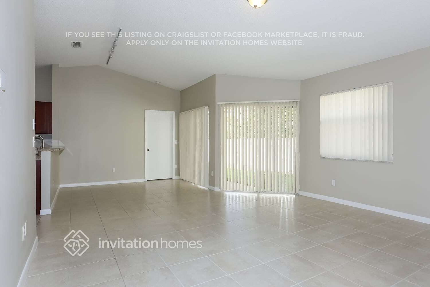 Building Photo - 9913 NW 9th Ct