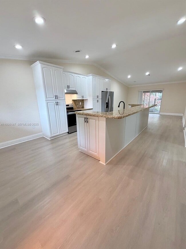 Building Photo - 10722 La Placida Dr