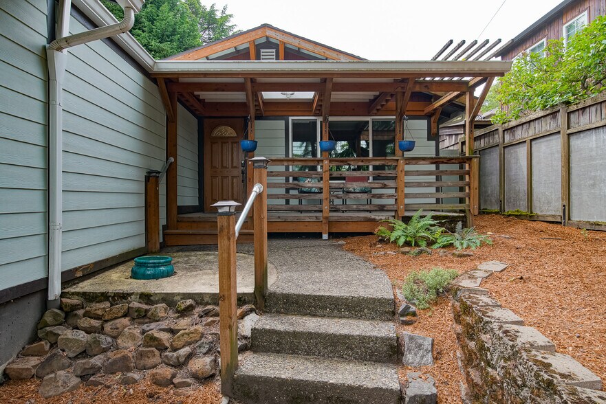 Building Photo - 312 S Nebraska St