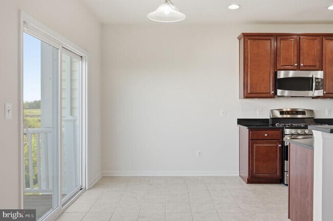 Building Photo - 43849 Kingston Station Terrace