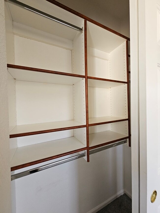 Building Photo - Stunning Highlands Ranch Townhome