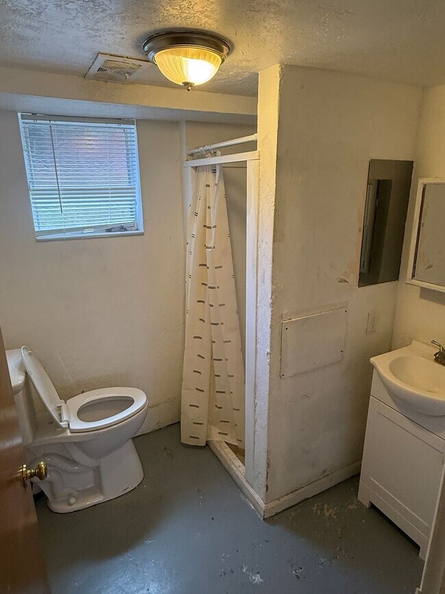 Building Photo - 5 Bedroom Home; Millcreek; 2800 sq ft; Lar...