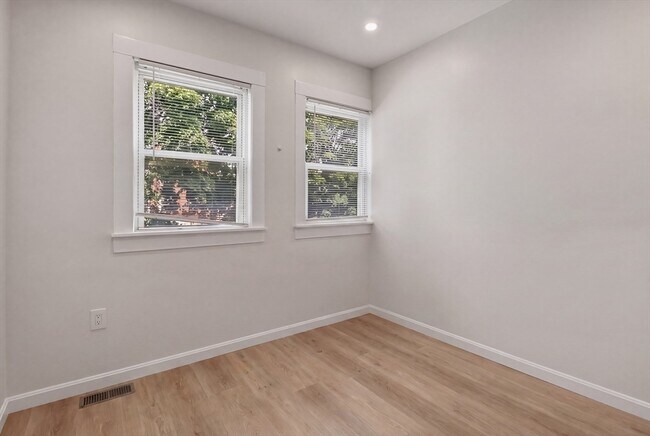 Building Photo - 311 N Harvard St
