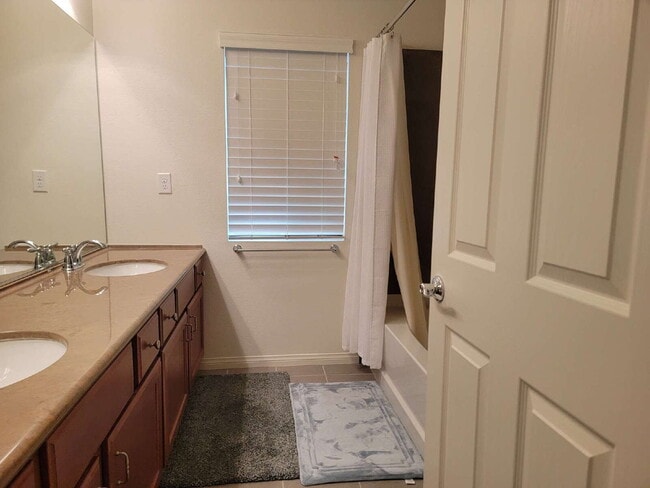 Building Photo - 4 bedroom home with a fully self  contained casita with a 3 car garage