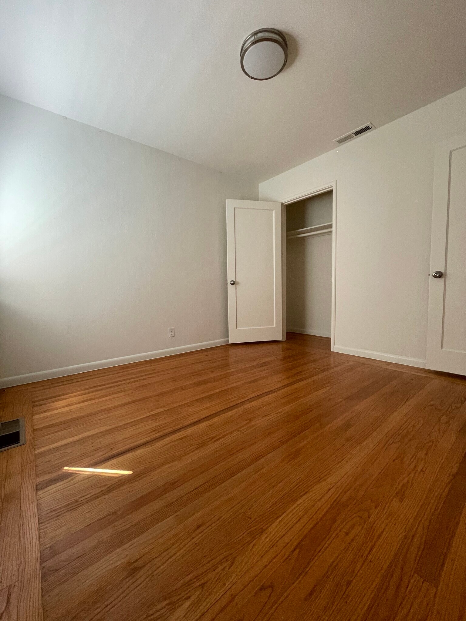 additional bedroom - 1200 Elm St