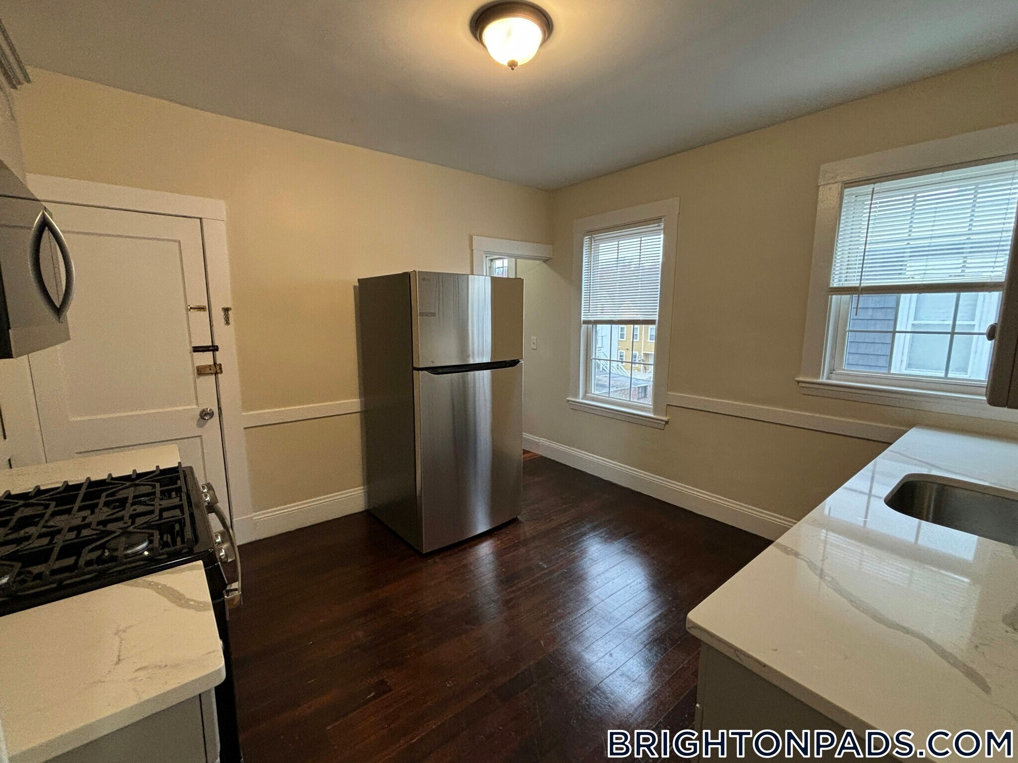 Building Photo - 44 Fairbanks St