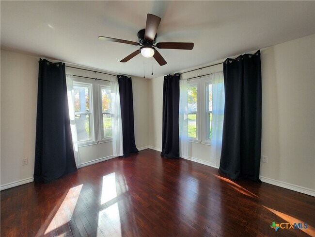 Building Photo - 521 Willow Ave