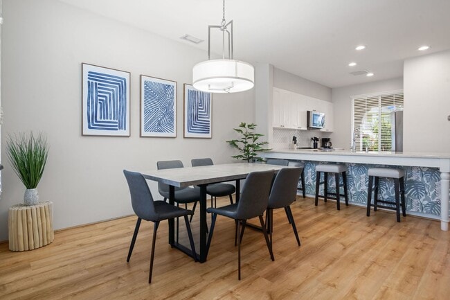 Building Photo - Modern Island Living | AC, W/D, Garage, Wo...