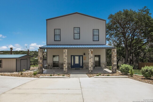 Building Photo - Hill Country Retreat
