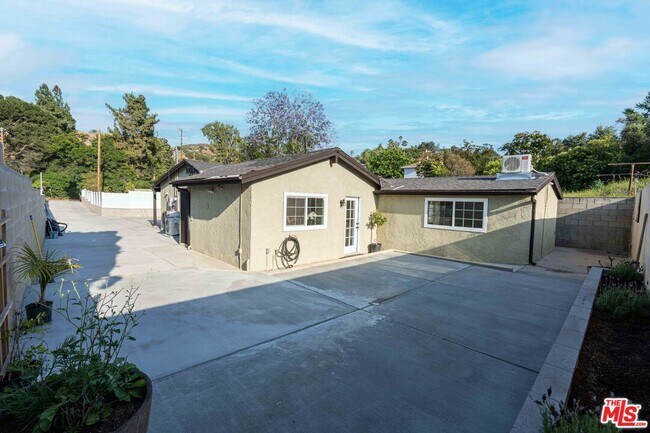 Building Photo - 9701 Wheatland Ave