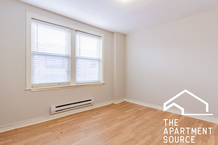 Building Photo - 511 W Belmont Ave