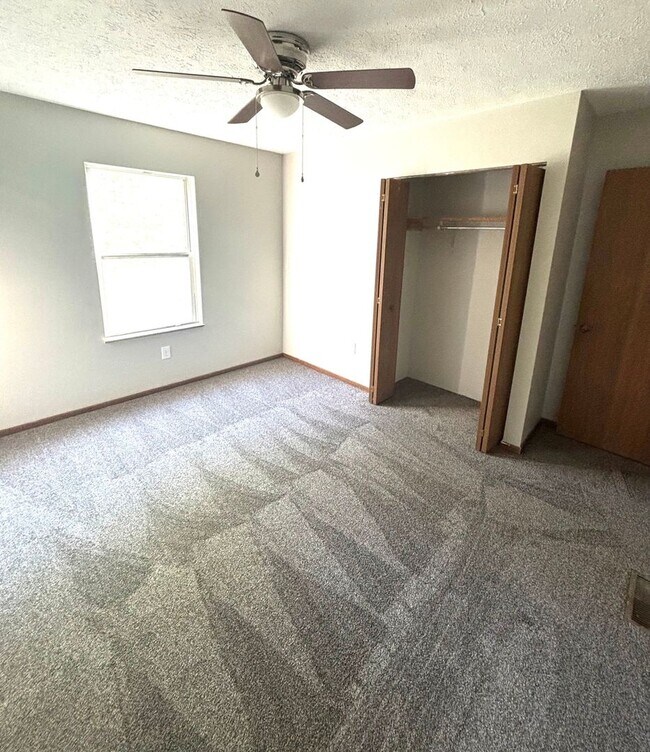 Building Photo - Charming 3BR Townhome in Pittsburgh