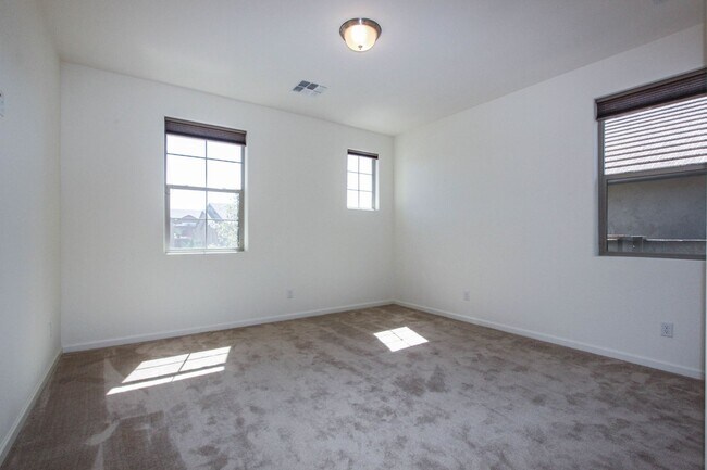 Building Photo - Application Pending- Two Bedroom Plus Den Home in Granite Dells Estates