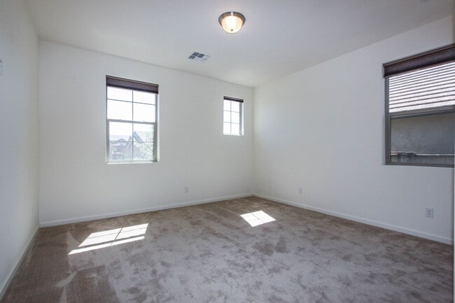 Building Photo - Two Bedroom Plus Den Home in Granite Dells Estates