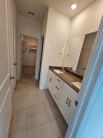 Building Photo - 629 Verona Dr