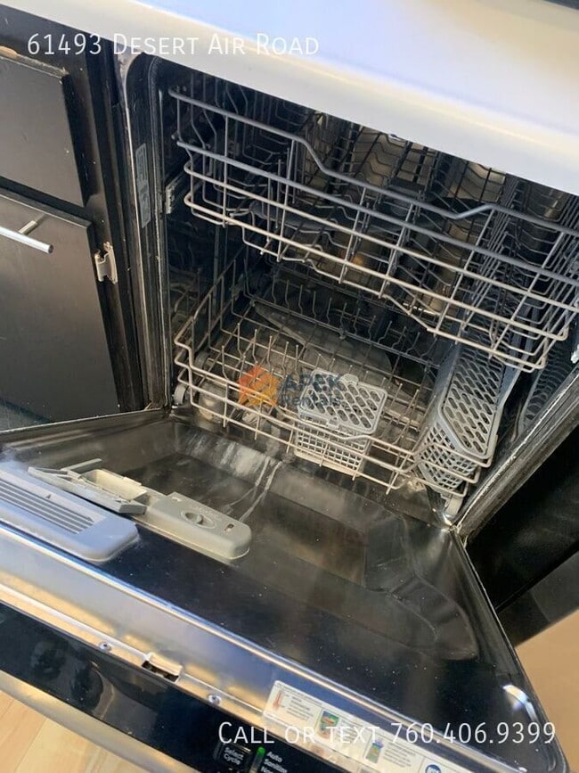 Building Photo - 61493 Desert Air Rd