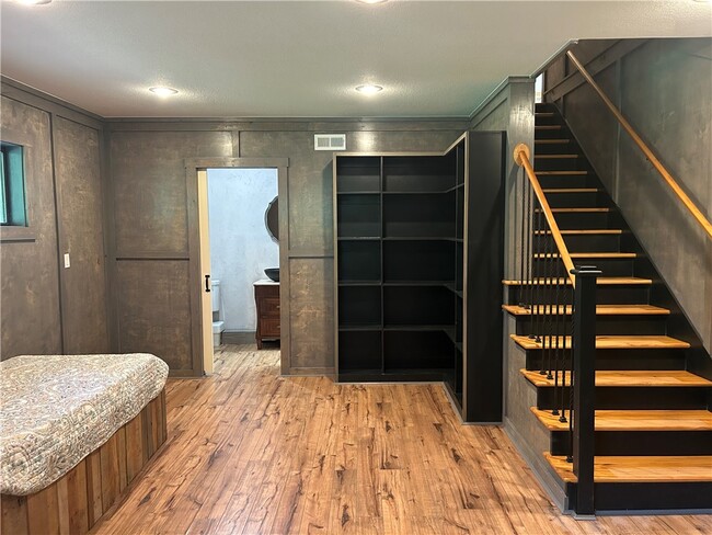 Building Photo - 23 N Howard Pl