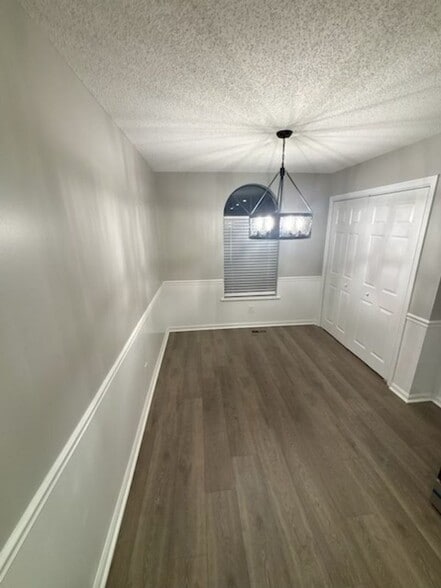 Building Photo - 968 Will Scarlet Way