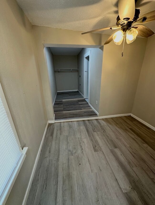 Building Photo - 3 bedroom 1 bath