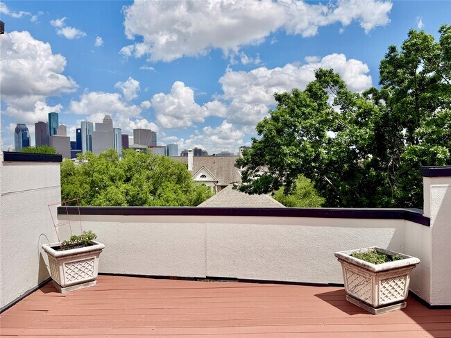 Building Photo - 608 W Drew St