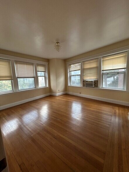 Primary Photo - 96 Saint Paul St