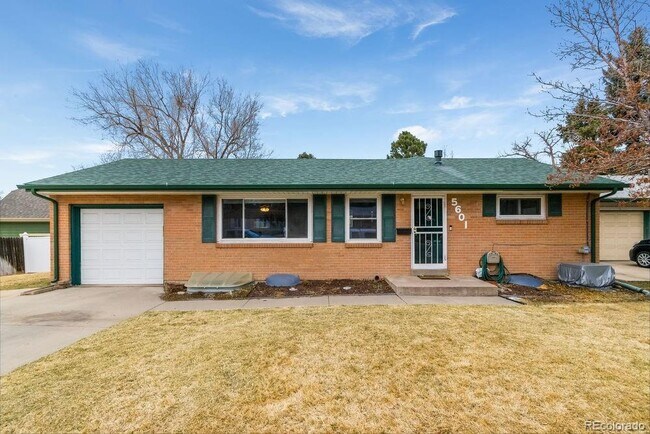 Primary Photo - 5601 E Cornell Ave