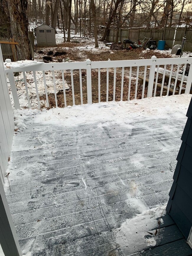 Building Photo - 3 Bedroom Single-Family Home