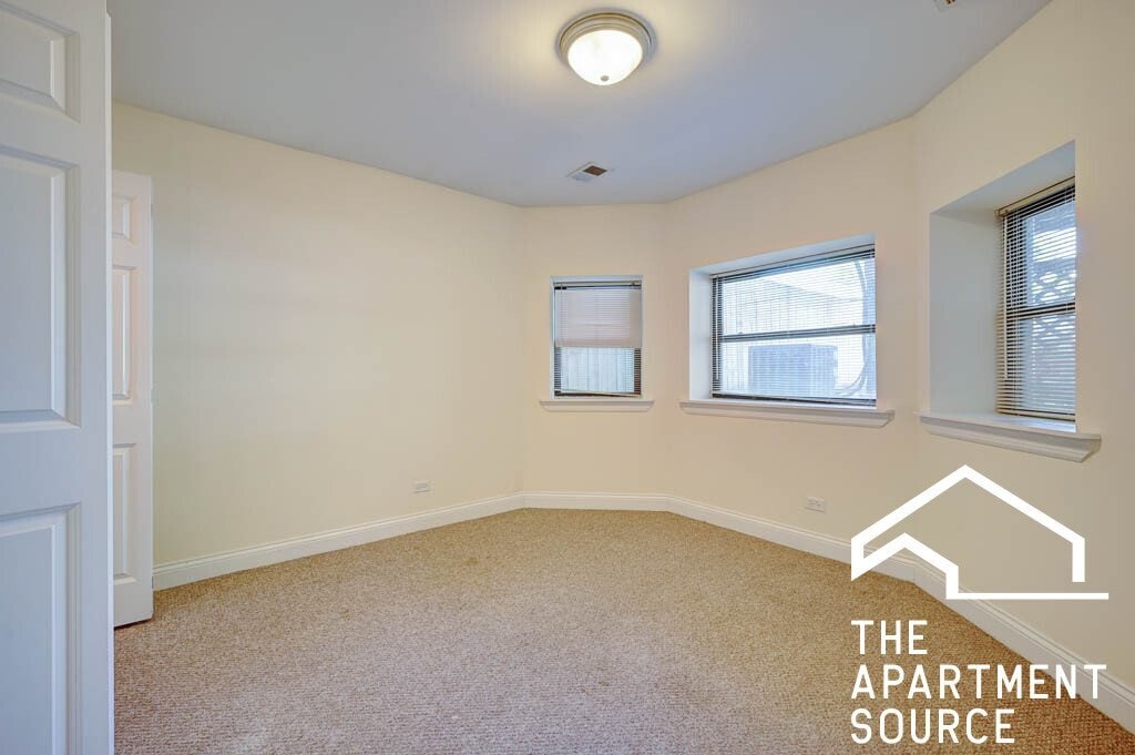 Building Photo - 2834 N Albany Ave