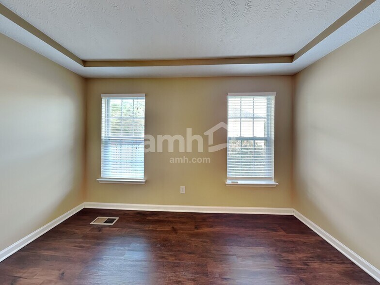 Building Photo - 717 Veneta View Dr