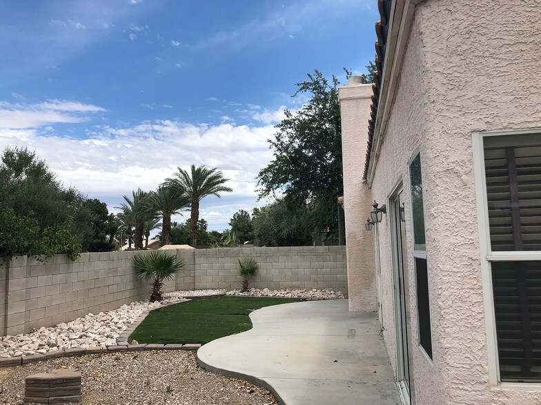 Building Photo - 2142 Falcon Pointe Ln