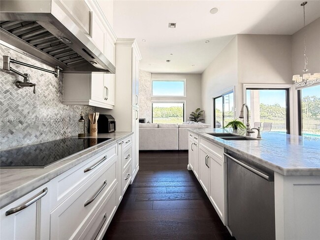 Building Photo - 400 Alexandra Cir