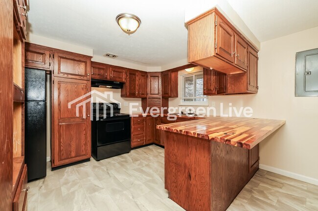 Building Photo - 6660 Celestine St