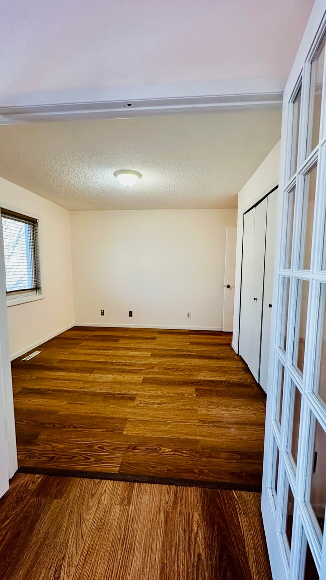 Building Photo - Condo on Park